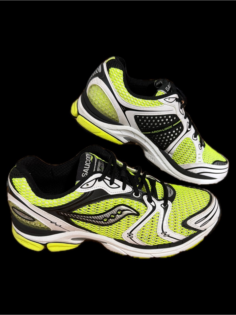 Saucony PRO GRID TRIUMPH 4  Men’s Neon Yellow and Black sneakers Men’s size 10.5